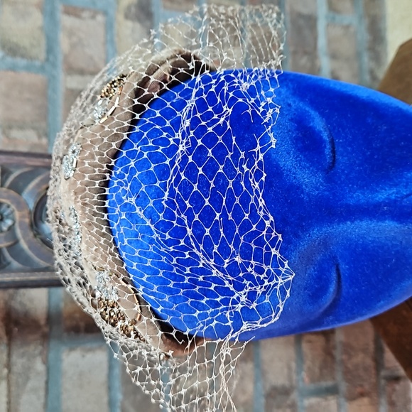 Vintage Patrice beaded mini hat fascinator from the 1940s or 1950s - Picture 4 of 9